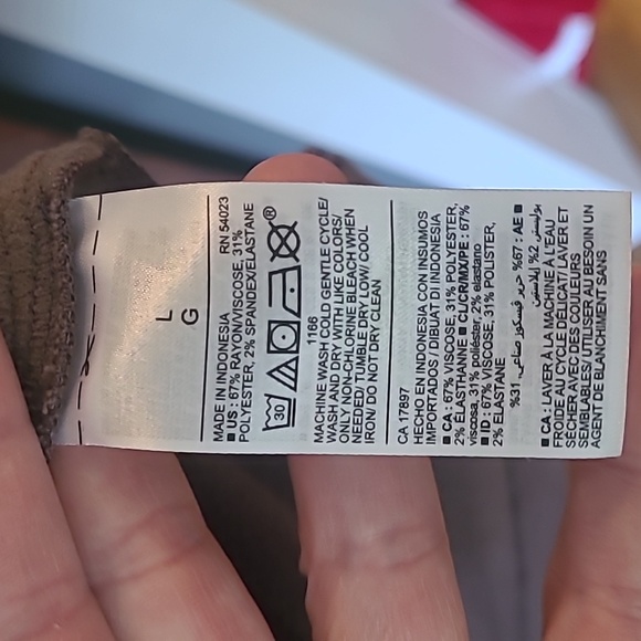 Old navy soft lounge set size large with long sleeve top and shorts - Picture 3 of 6